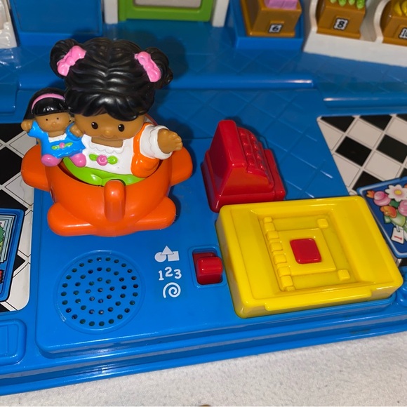 Little People Shop n Learn Market English Spanish numbers shapes colors music - Picture 10 of 16